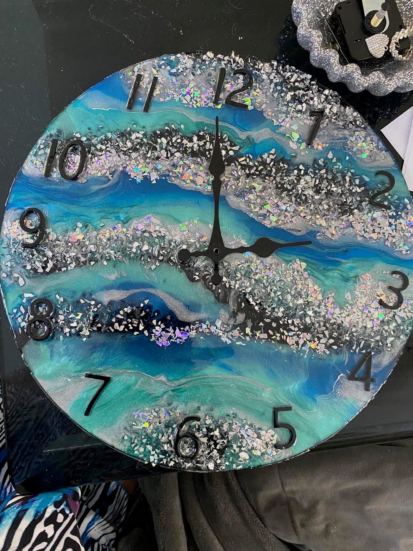 Timeless Elegance: Leah’s Handcrafted Resin Art Clock